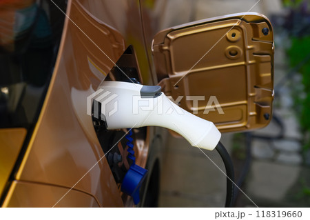 電気自動車の充電ケーブル 118319660