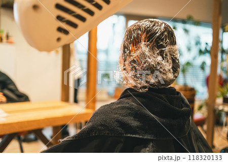 美容室のヘアカラーの放置時間 美容室のヘアカラーの放置時間 118320133