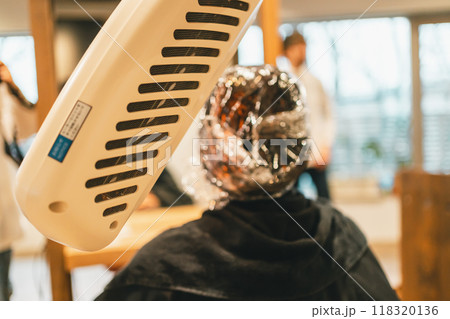 美容院のグレイカラーの放置時間 美容院のグレイカラーの放置時間 118320136