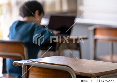 小学生とPC 小学生とPC 118320277