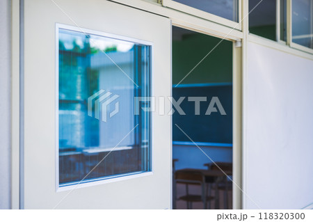 学校の教室 118320300