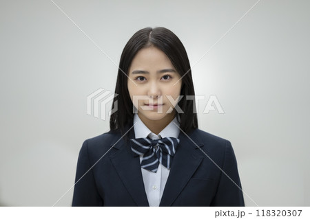 カメラ目線女子高校生　ポートレート　撮影協力：有明教育芸術短期大学 118320307