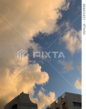 夏の夕空　染まる雲 118320686