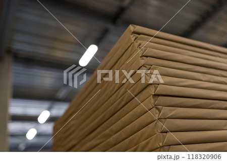 倉庫の荷物 118320906