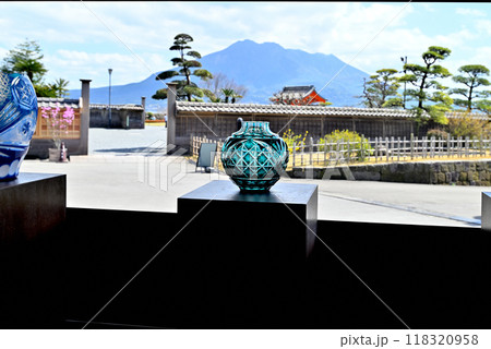 島津家別邸仙巌園 薩摩切子と桜島 118320958