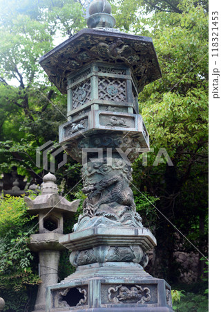 鞆の浦沼名前神社参道の青銅燈籠-1 鞆の浦沼名前神社参道の青銅燈籠-1 118321453