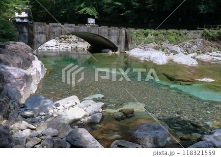 面河渓 五色橋と面河川　（愛媛県　久万高原町） 118321559