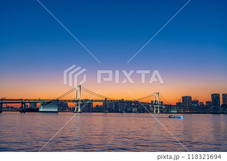 【夕焼け素材】豊洲ぐるり公園から見る夕焼け【東京都】 【夕焼け素材】豊洲ぐるり公園から見る夕焼け【東京都】 118321694