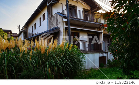 朽ちた空き家。 朽ちた空き家。 118322146