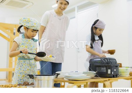 食育　調理実習イメージ 118322664