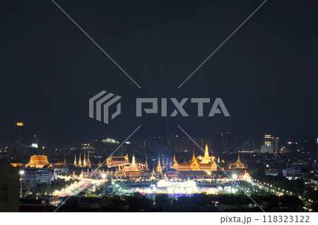 タイ王国バンコクの三大寺院、王宮、エメラルド寺院、ワット・アルン（暁の寺）、ワット・ポー 118323122