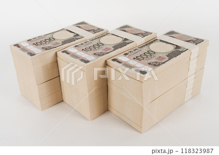 新札 並べた札束 118323987