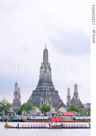 ワット・アルンとタイ王室御座船水上パレード、リハーサルの様子 118324053