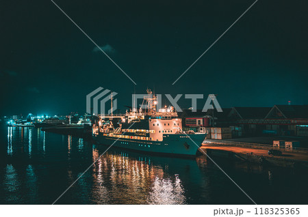 深夜の港　 118325365