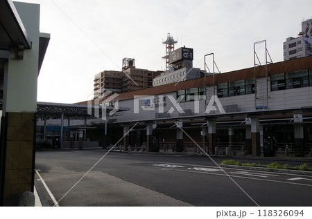 早朝のJR松江駅北口バス乗り場 118326094