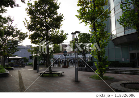 早朝のJR松江駅北口バス乗り場 118326096