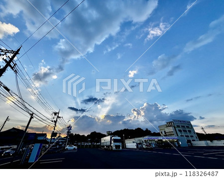 晴れた日の夕方の空 118326487