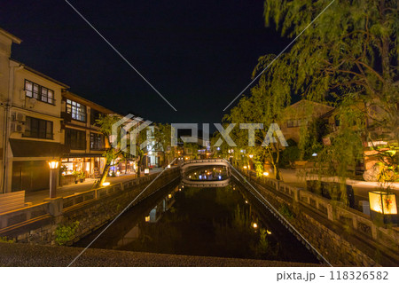 城崎温泉夜景～愛宕橋から柳湯橋方面の眺め～(兵庫県-城崎温泉) 118326582