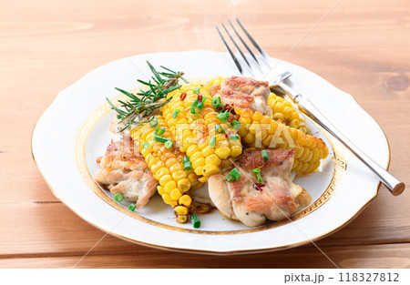 とうもろこしと鶏肉の照り焼き （ とうもろこし アレンジ料理 ） 118327812