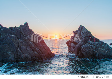 綺麗な夕焼けの海 118327856