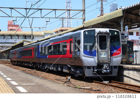 【JR四国】N2000系(予讃線:松山駅) 【JR四国】N2000系(予讃線:松山駅) 118328611