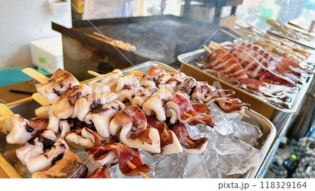 旅行で食べた海鮮市場の海鮮串焼き 旅行で食べた海鮮市場の海鮮串焼き 118329164