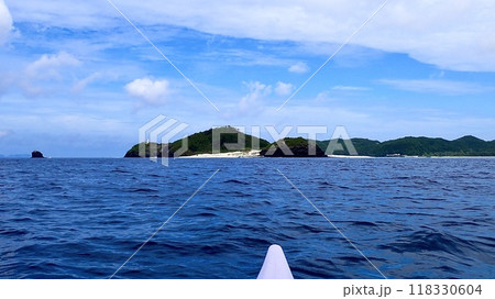 カヤックから見た慶良間諸島の海の風景 118330604