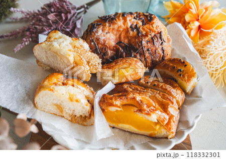 秋の味覚 デニッシュとパン 秋の味覚 デニッシュとパン 118332301