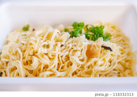 カップ焼きラーメン 118332313