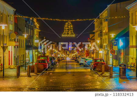 夜のレイキャビクの街 118332413