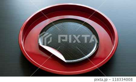 空の黒い和皿　和食器の背景素材 118334008