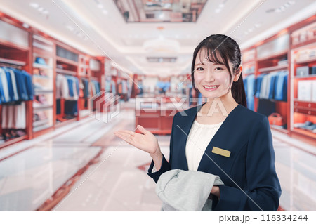 衣料品店で働く若い女性 118334244