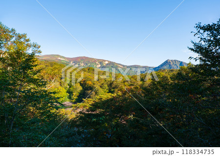 秋の焼石岳登山（つぶ沼コース）：東焼石岳・六沢山・天竺山を望む 118334735