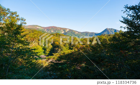 秋の焼石岳登山(つぶ沼コース):東焼石岳・六沢山・天竺山を望む 秋の焼石岳登山(つぶ沼コース):東焼石岳・六沢山・天竺山を望む 118334736