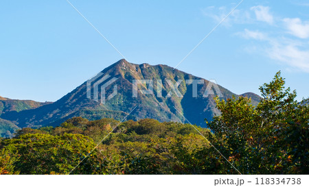 秋の焼石岳登山(つぶ沼コース):天竺山を望む 秋の焼石岳登山(つぶ沼コース):天竺山を望む 118334738