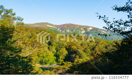 秋の焼石岳登山（つぶ沼コース）：東焼石岳・六沢山を望む 118334777