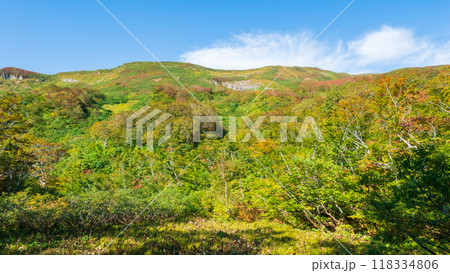秋の焼石岳登山(つぶ沼コース):横岳を望む 秋の焼石岳登山(つぶ沼コース):横岳を望む 118334806