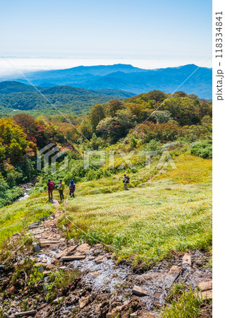 秋の焼石岳登山（銀明水避難小屋～姥石平） 118334841
