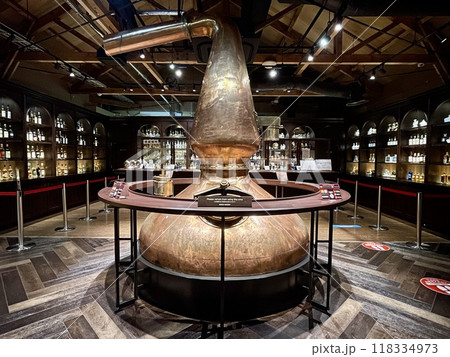 【北海道】余市蒸溜所ニッカウヰスキーの銅製蒸溜器展示 118334973