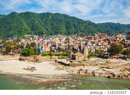 Mandi town aerial view in India 118335937