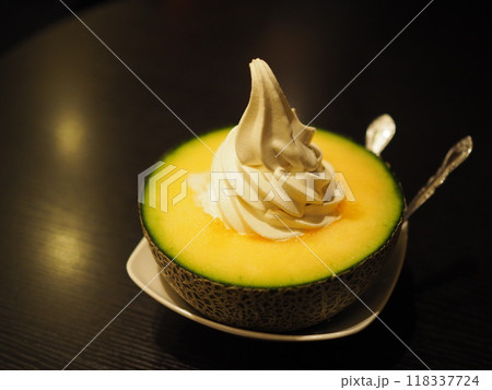 北海道・小樽のサンタのひげ(メロンソフトクリーム) 北海道・小樽のサンタのひげ(メロンソフトクリーム) 118337724