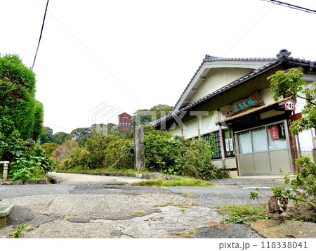 浄瑠璃寺　山道沿いに茶店がある風景　京都府木津川市加茂町 118338041