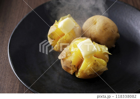 バターが溶けた美味しそうなじゃがバター 118338082