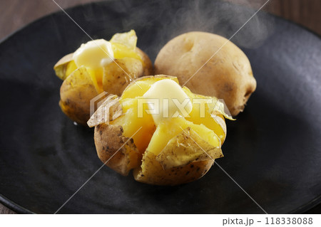 バターが溶けた美味しそうなじゃがバター 118338088