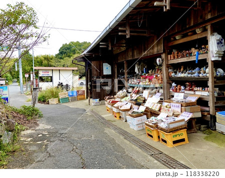 浄瑠璃寺 参道沿いの土産物店の風景 京都府木津川市加茂町 浄瑠璃寺 参道沿いの土産物店の風景 京都府木津川市加茂町 118338220