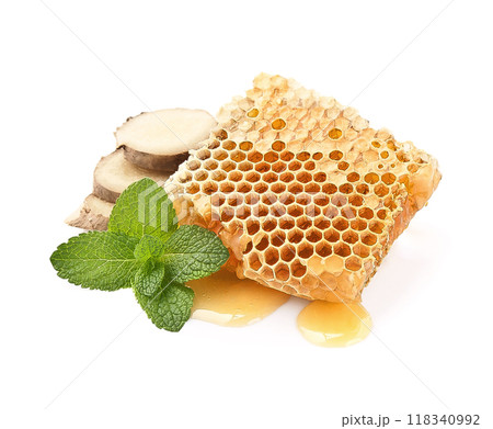 Honeycomb with ginger root with mint on white backgrounds Honeycomb with ginger root with mint on white backgrounds 118340992