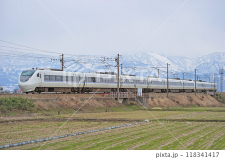 北陸本線　水橋ー東富山　JR西日本　681系　T06+W12編成（金沢）　はくたか 118341417
