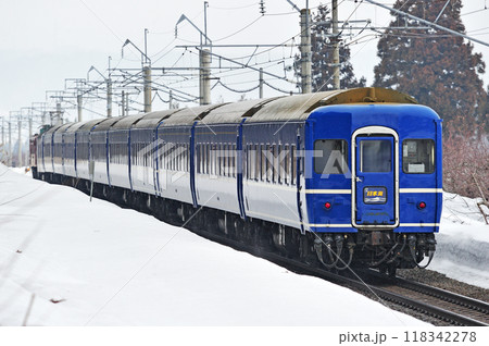 奥羽本線　大釈迦ー浪岡　JR西日本　EF81-101＋JR東日本　オハネフ24-19（青森）　日本海 118342278