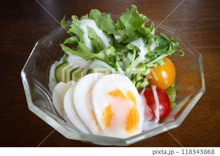 とても美味しい日本の一般家庭のフレッシュサラダ 118343868