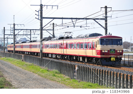 高崎線　岡部ー深谷　JR東日本　185系　OM08編成（大宮）　草津 118343966